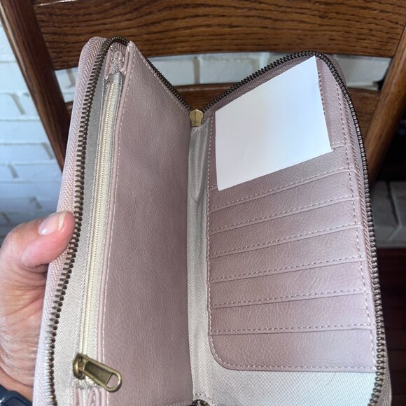 Thirty One All About the Benjamins Wallet - Picture 3 of 3